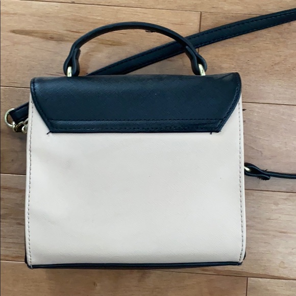 Kenneth Cole Reaction pink crossbody purse - Picture 3 of 3